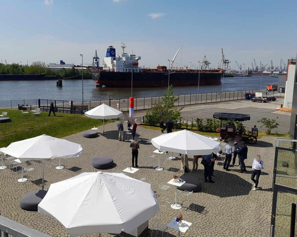 Terrasse mit Elbblick - Tagungen und Seminare im Hamburger Hafen